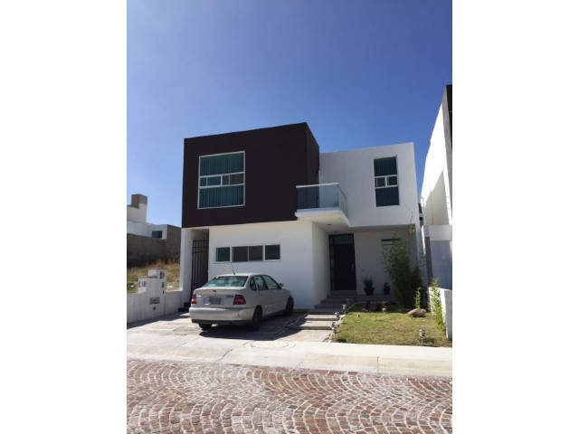 Casa en Renta en Cumbres del Lago