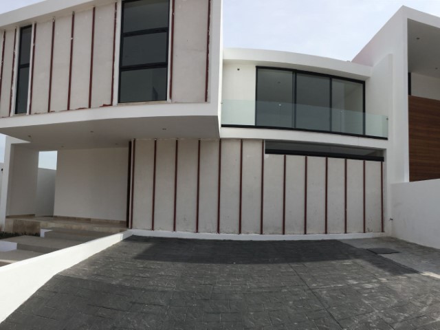 Casa en Venta en colonia Cumbres del Lago