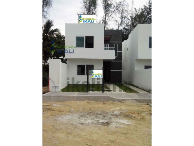 Casa en Venta en colonia Jardines de Tuxpan