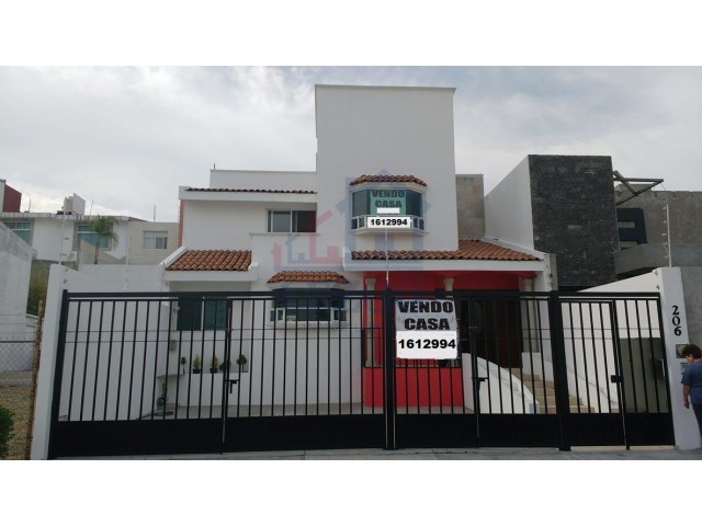 Casa en Venta en Colinas del Cimatario