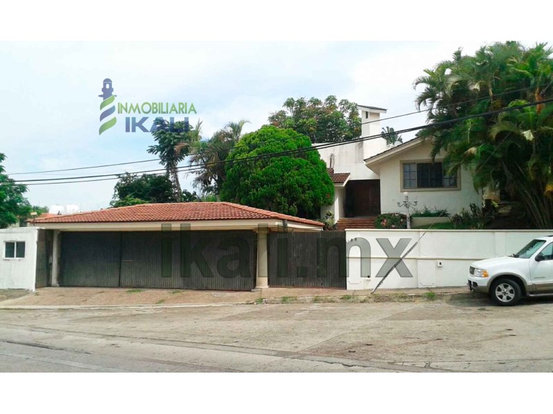 Casa en Venta en Loma de Rosales