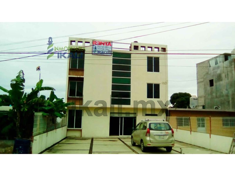 Oficinas/ en Renta en Villa de las Flores