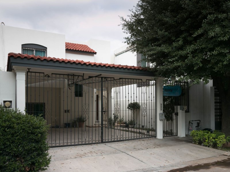 Casa en Renta en Bosques de las Cumbres