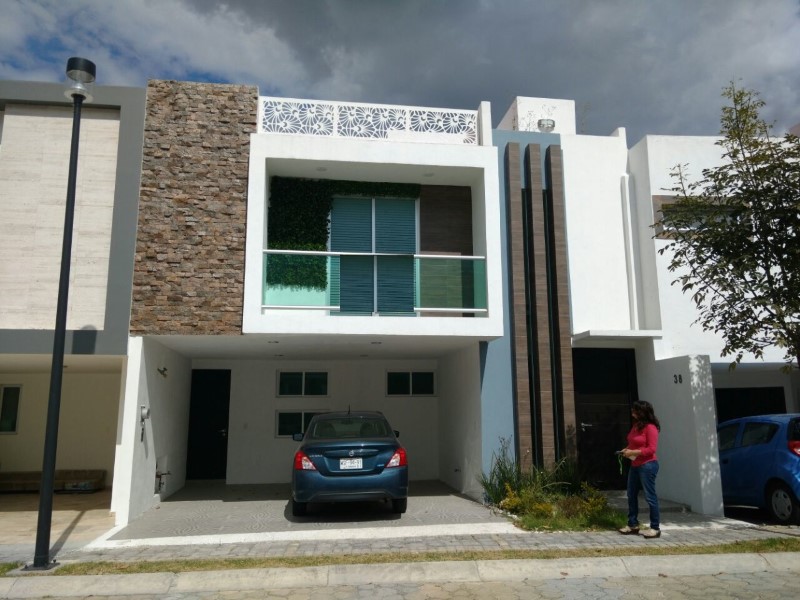 Casa en Renta en Lomas de Angelopolis