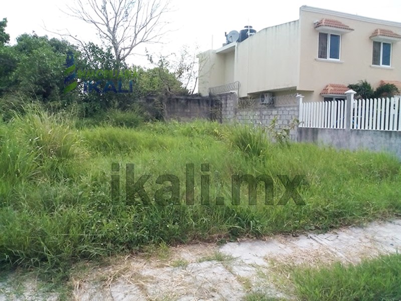 Terreno en Venta en colonia Ruiz Cortinez