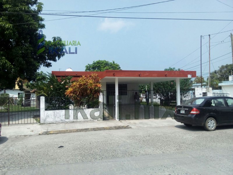 Casa en Renta en Enrique Rodriguez Cano