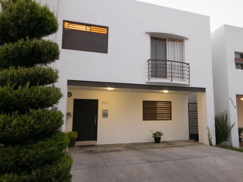 Casa en Renta en Cumbres Santa Clara