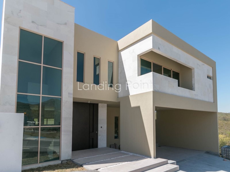 Casa en Venta en colonia Carretera Nacional - Zona: Carretera Nacional