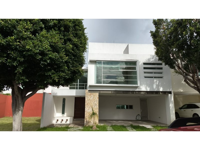 Casa en Renta en Lomas de Angelopolis