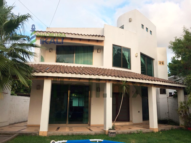 Casa en Renta en colonia Santiago de La Peña