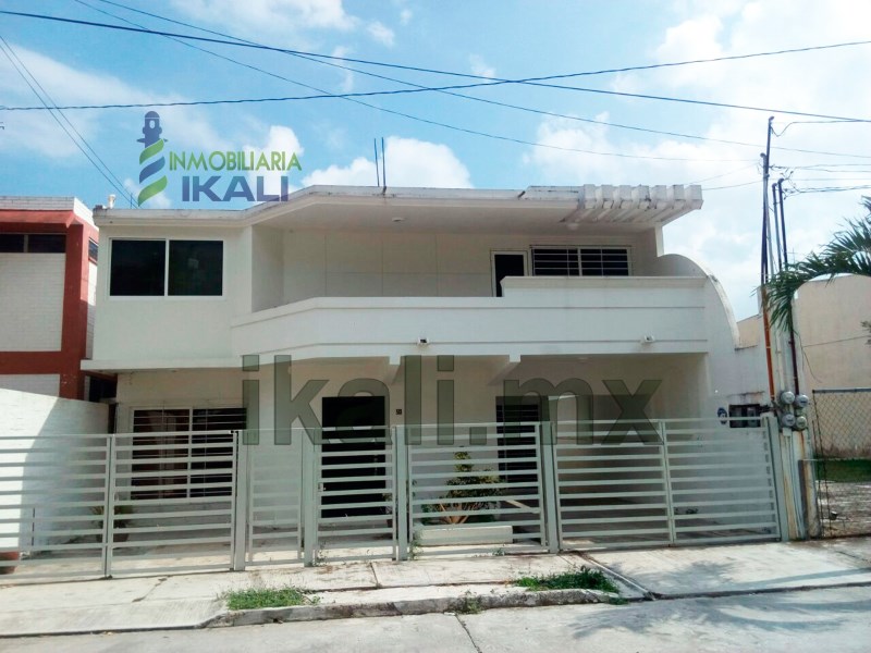 Casa en Renta en Jardines de Tuxpan