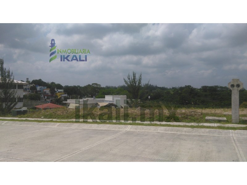 Terreno en Venta en Jardines de Tuxpan