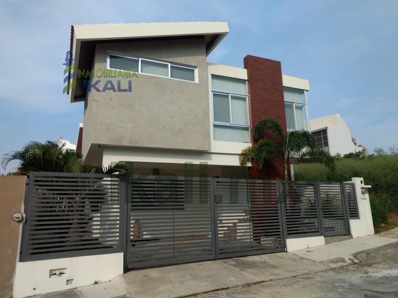 Casa en Venta en Jardines de Tuxpan