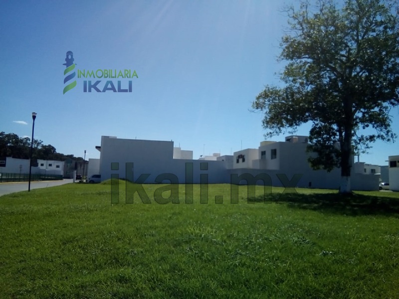 Terreno en Venta en Villa de las Flores
