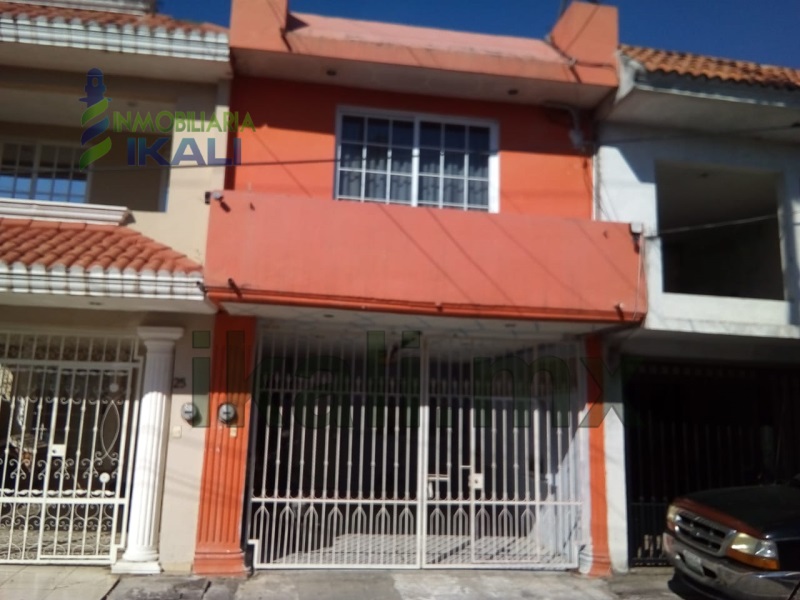 Casa en Venta en colonia Los Laureles