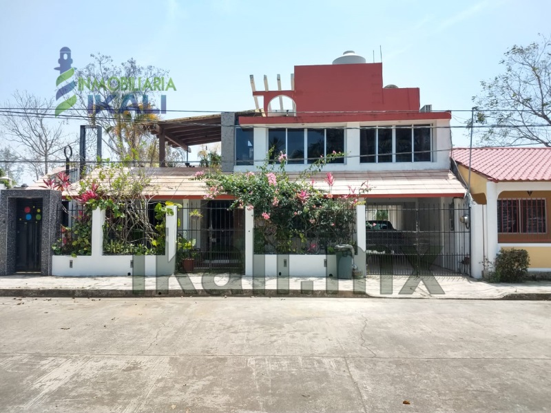 Casa en Renta en colonia Santiago de La Peña