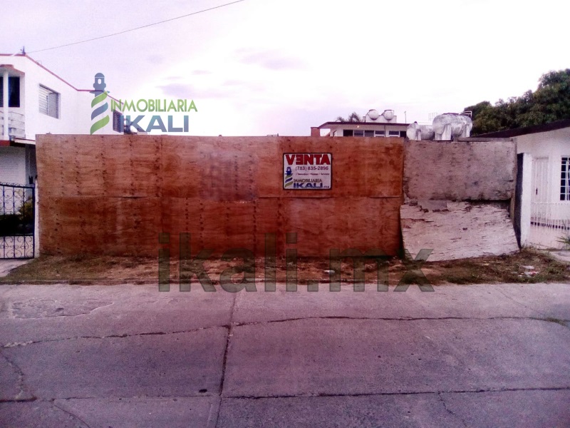 Terreno en Venta en colonia Jardines de Tuxpan