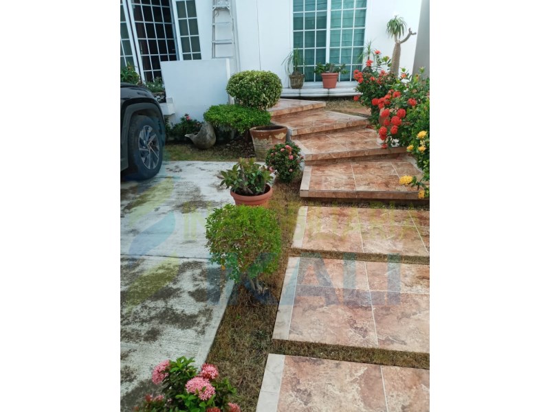 Casa en Venta en Herberto Jara Corona