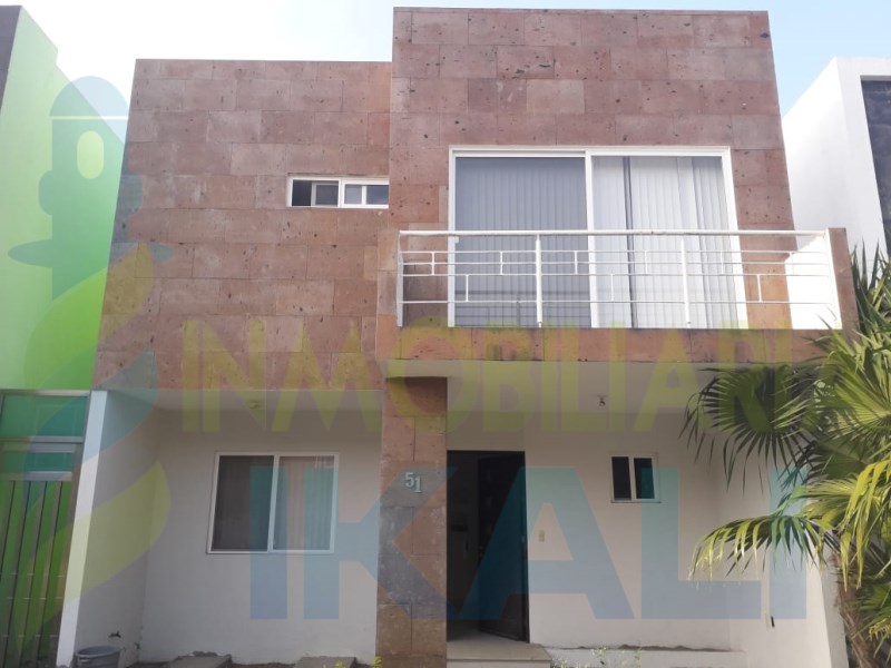Casa en Venta en Villa de las Flores
