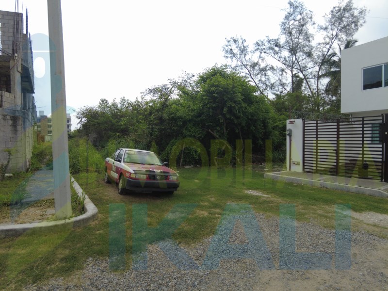 Terreno en Venta en Jardines de Tuxpan