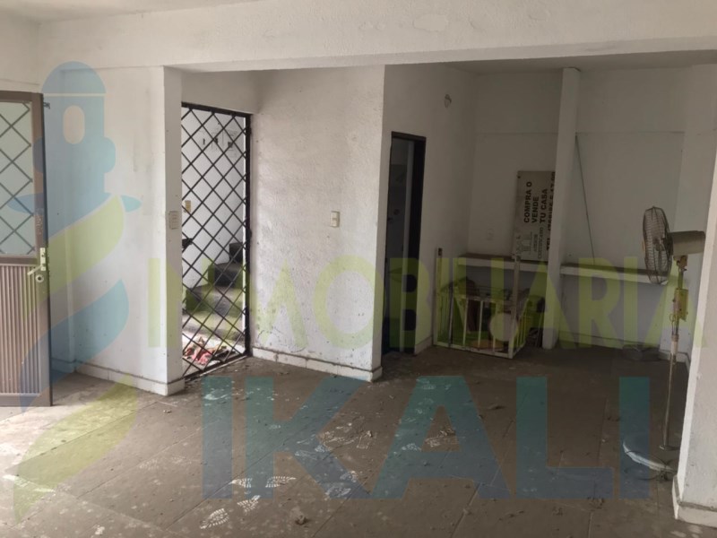Oficinas/ en Renta en Naranjos Centro