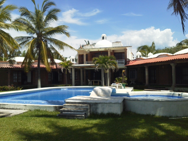Casa en Venta en colonia Pueblo Barra de Coyuca