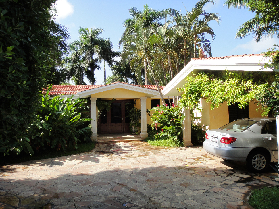 Casa en Venta en Colonia Club de Golf La Ceiba