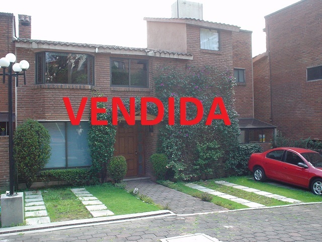 Casa en Venta en colonia Bosques de Tarango