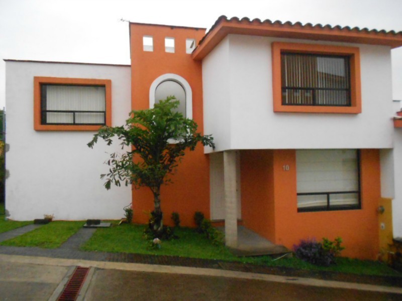 Casa en Venta en colonia jardines de santa rosa