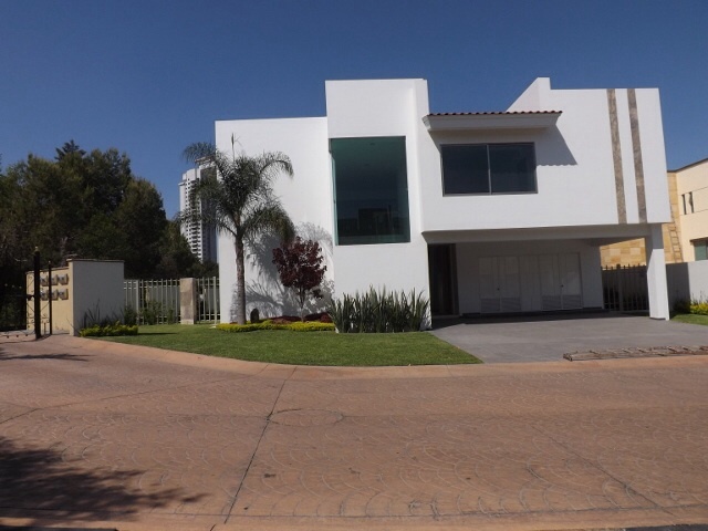 Casa en Venta en colonia Puerta de Hierro