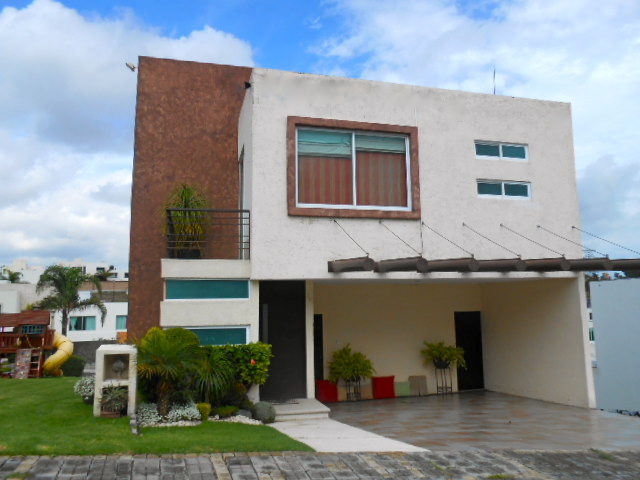 Casa en Renta en Lomas de Angelopolis