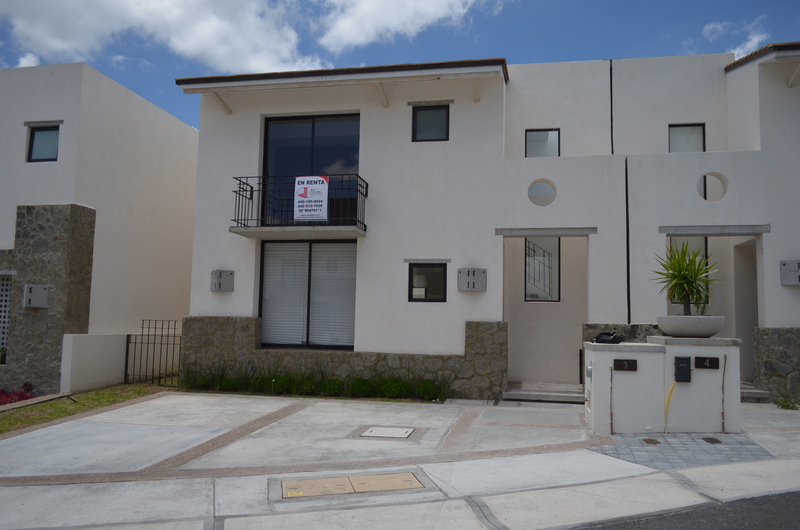 Casa en Renta en colonia Desarrollo Habitacional Zibata